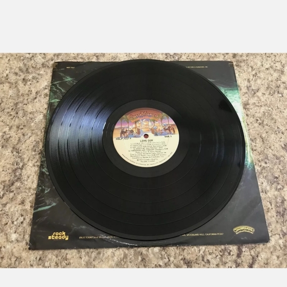 Vintage Kiss Love Gun Album 1977 - Picture 10 of 11